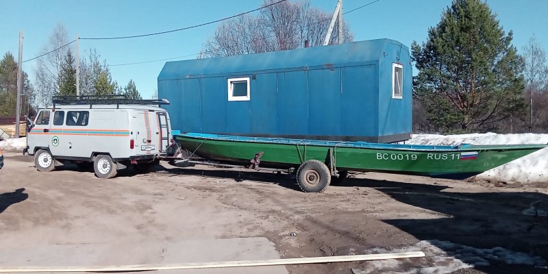 "Спас-Коми" доставили двух пациентов из отрезанных населенных пунктов к скорой помощи 