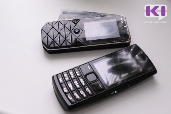 Роскачество объясняет, чем опасно хранение старого смартфона в шкафу

