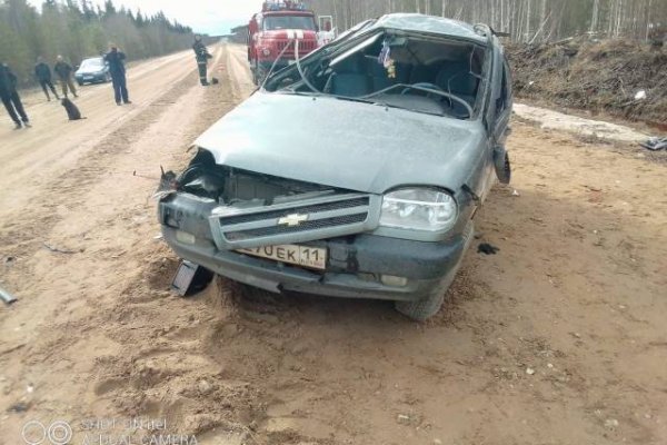 В Усть-Вымском районе водитель Chevrolet Niva опрокинулся на проезжей части