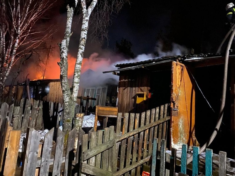 В Усть-Куломском районе пожарные спасли мужчину