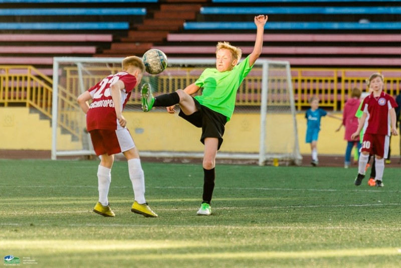 В Сыктывкаре стартовал футбольный турнир "Локобол"