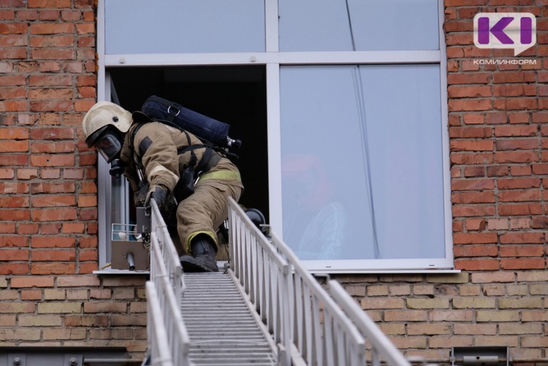 В Воркуте из-за пожара в многоквартирном доме эвакуировались семь человек