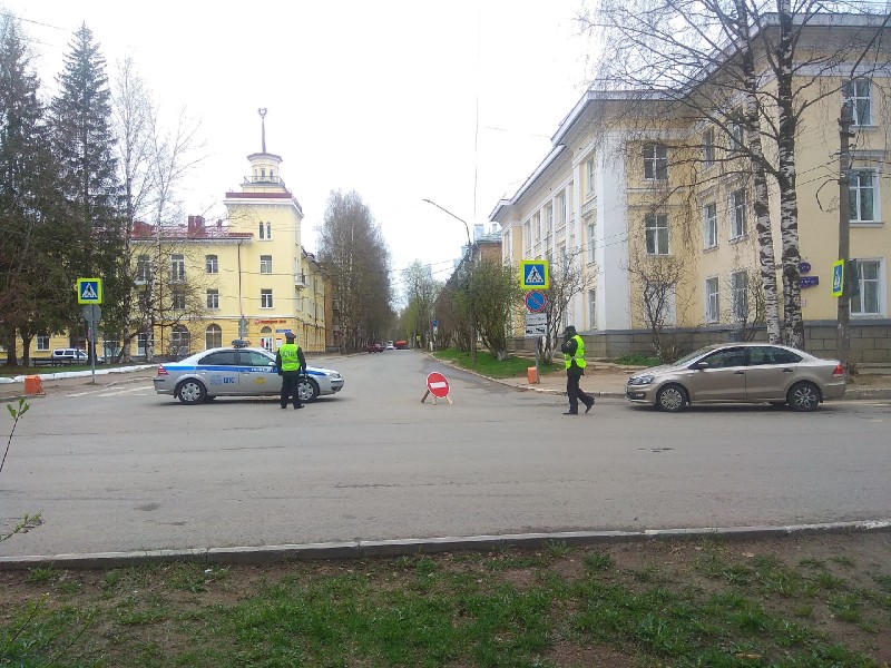 В центре Сыктывкара перекрыта одна из оживленных улиц