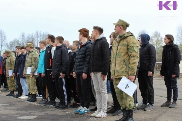 Для старшеклассников Сыктывкара начались сборы в войсковой части