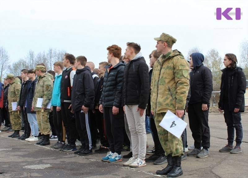 Для старшеклассников Сыктывкара начались сборы в войсковой части