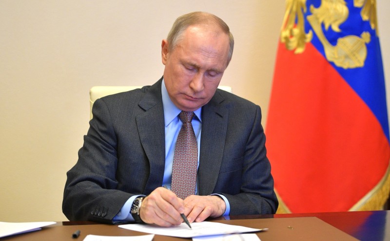 Путин объявил об индексации пенсий, повышении прожиточного минимума и МРОТ на 10%