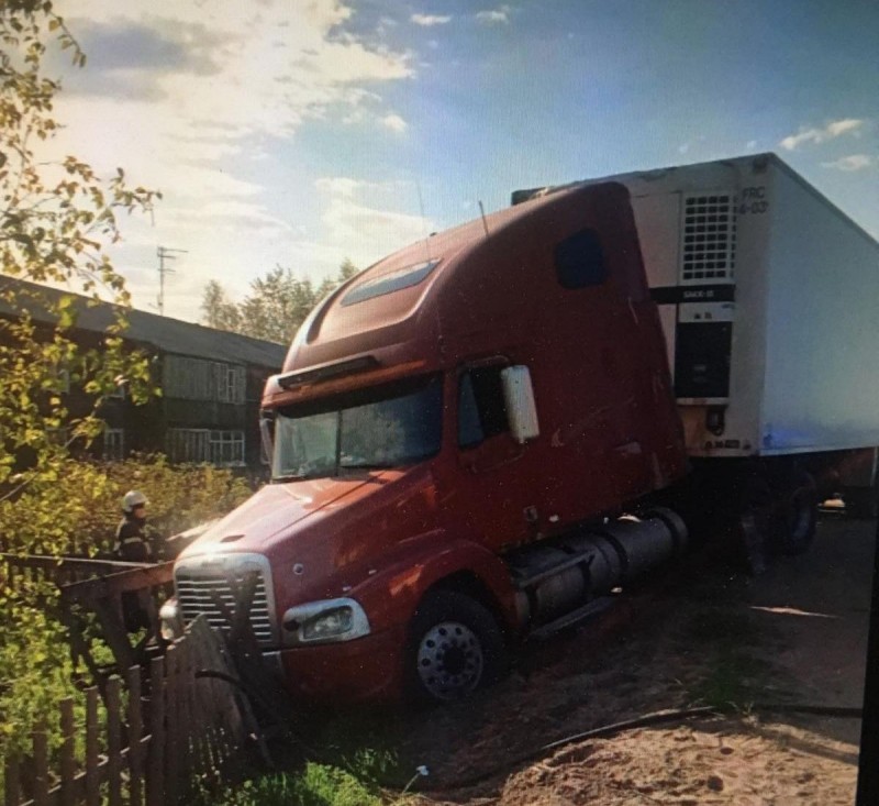В Сыктывкаре водитель погиб под собственным грузовиком