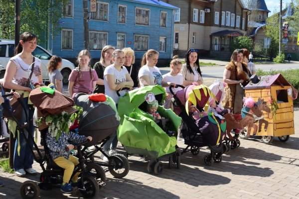 Парад колясок и шествие невест: Благовещенск празднует 166-летие