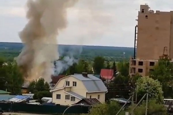 В Сыктывкаре сгорел дом на ул.Давпонской