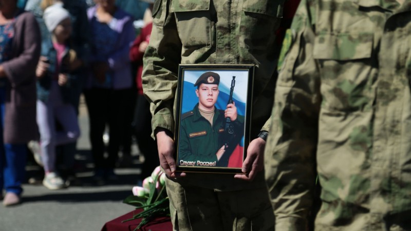 В Коми простились с погибшим на Украине Максимом Деминым