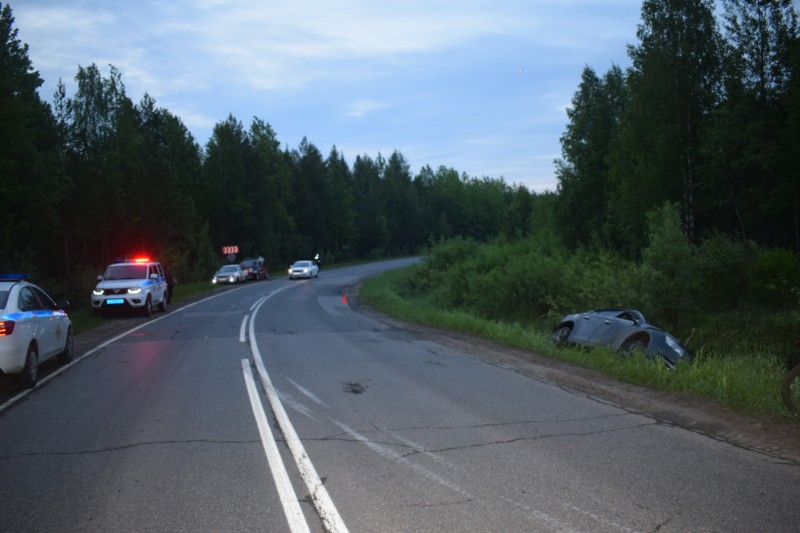 В районе Яреги нетрезвый водитель Chevrolet Cruze оказался в кювете