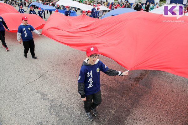 Министр просвещения рассказал о процедуре подъема флага РФ в школах

