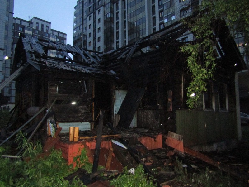 В Сыктывкаре школьник спалил заброшенный дом 