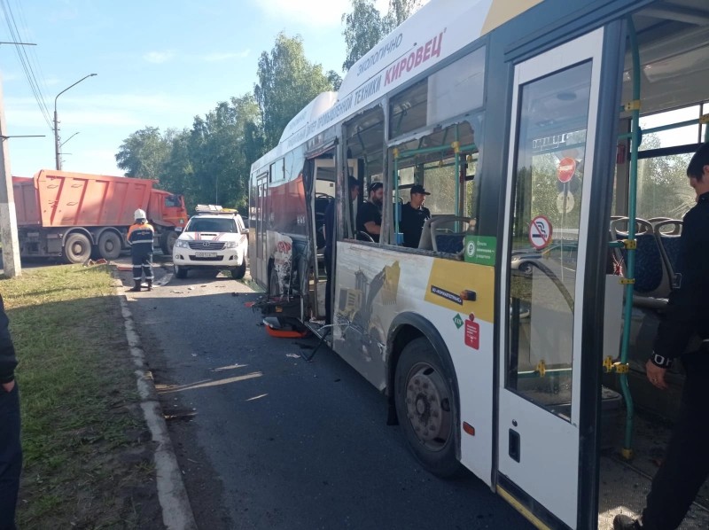 Прокуратура Сыктывкара организовала проверку по факту ДТП с участием КамАЗа и пассажирского автобуса