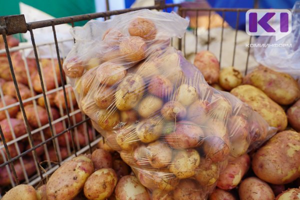 За неделю в Коми подорожали картофель и сосиски, но подешевели яблоки и морковь