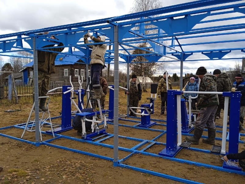 В прилузской деревне Урнышевская установили тренажерный комплекс под навесом