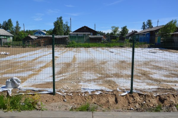 В Усть-Цильме начались работы по обустройству детской площадки