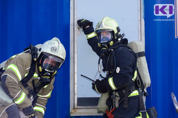 В Вуктыле пожарные спасли двух человек