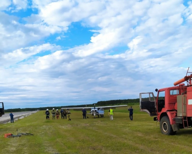 В районе Ухтинского аэропорта была объявлена тревога из-за неполадок с самолетом
