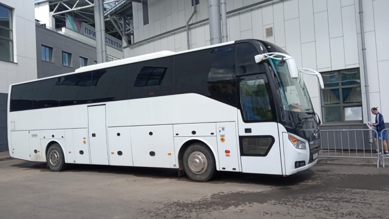 В Сыктывкаре судебный пристав арестовала автобус ХК "Строитель"