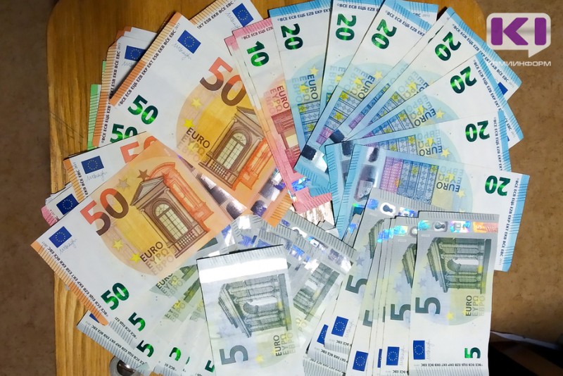 Интерес россиян к доллару и евро резко сократился
