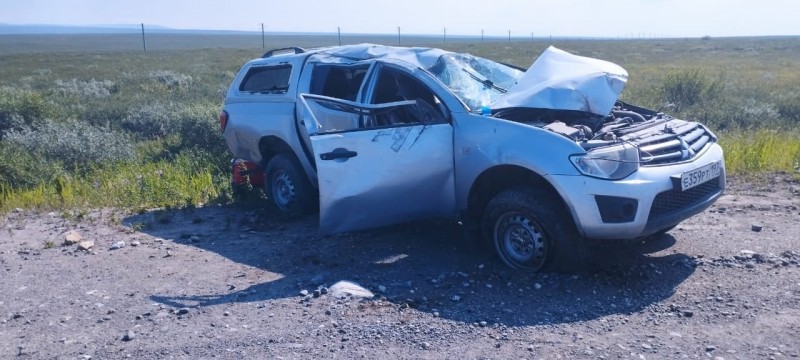 В Воркуте неопытный водитель перевернул внедорожник на проезжей части