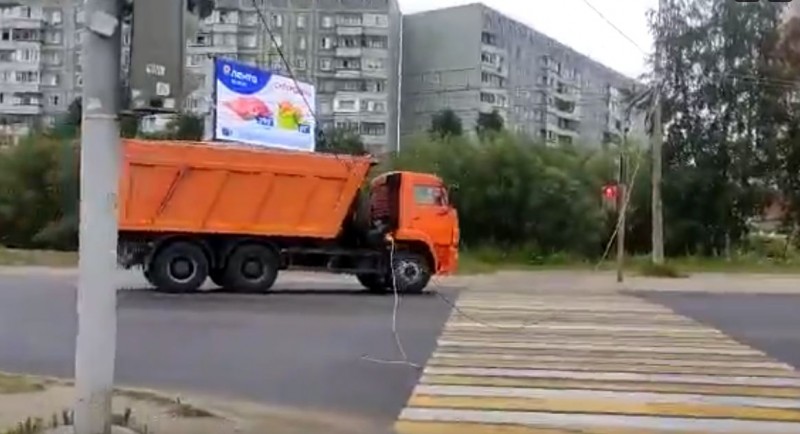 Обрыв провода в Сыктывкаре спровоцировал автомобильную пробку в центре столицы