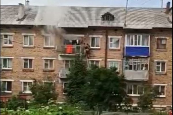В Емве произошел пожар в трехэтажном жилом доме