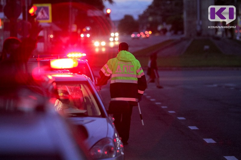 За вечер на дорогах Сыктывкара сотрудники ГИБДД выявили 46 нарушений правил дорожного движения