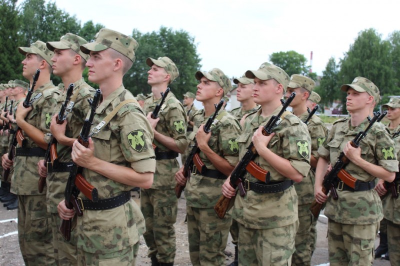 В Сыктывкаре приняли присягу военнослужащие Центра подготовки Северо-Западного округа Росгвардии