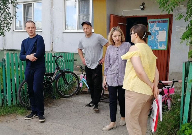 Ольга Микушева проконтролировала утепление фасада жилого дома в Синдоре
