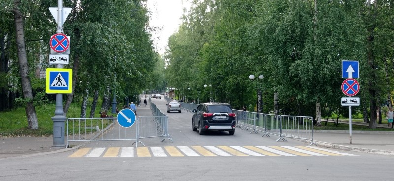 В Сыктывкаре для проезда авто открыли часть ул. Кирова в районе парка