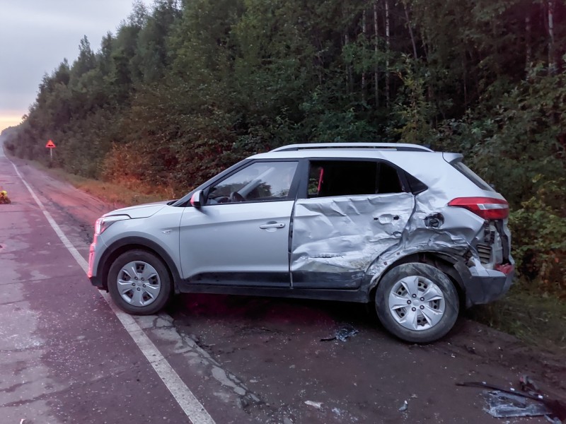 В Усть-Куломском районе водитель Hyundai Creta врезался в "буханку" и получил травмы