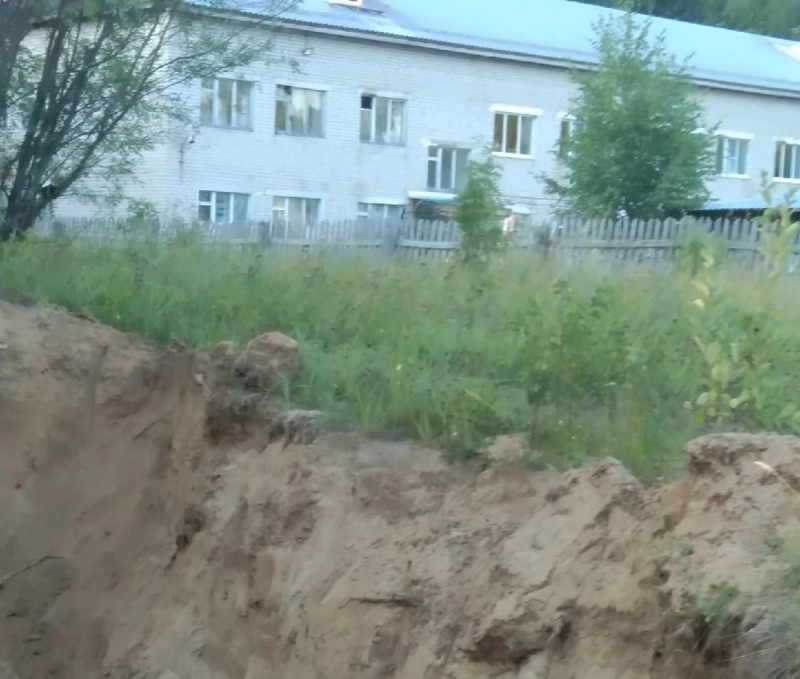 Ищут чиновники, ищет полиция: в Усть-Вымском районе неизвестный вывез песок с несанкционированного карьера
