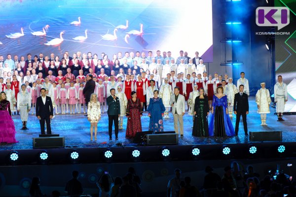 28 тысяч зрителей собрали праздничное шоу и салют в День Республики Коми