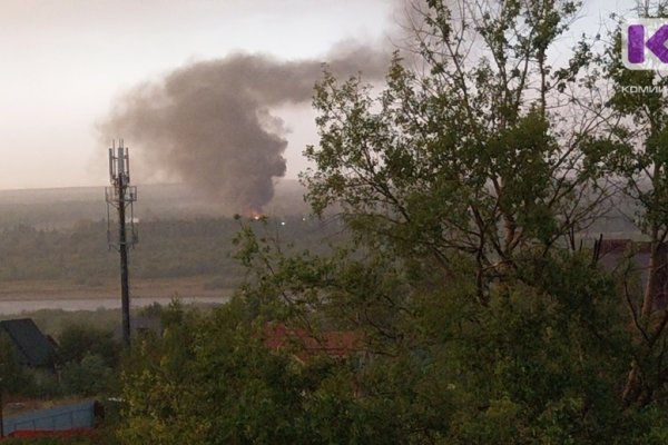 В п.Трехозёрка в Сыктывкаре во время грозы случился пожар