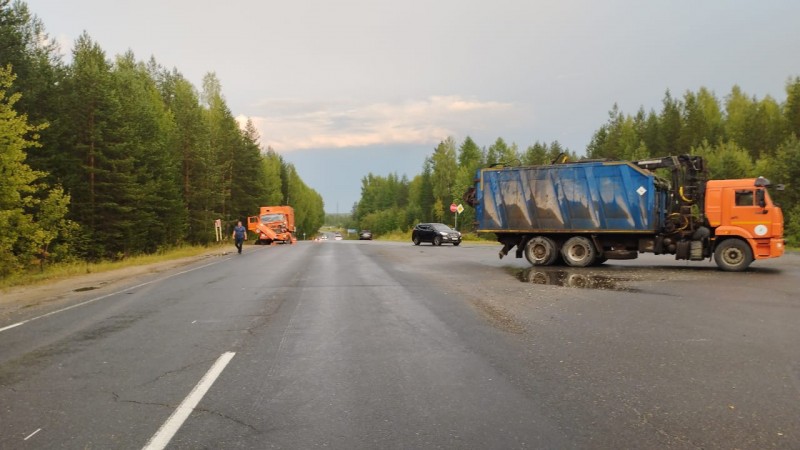 В Сосногорском районе произошло лобовое столкновение двух грузовиков 
