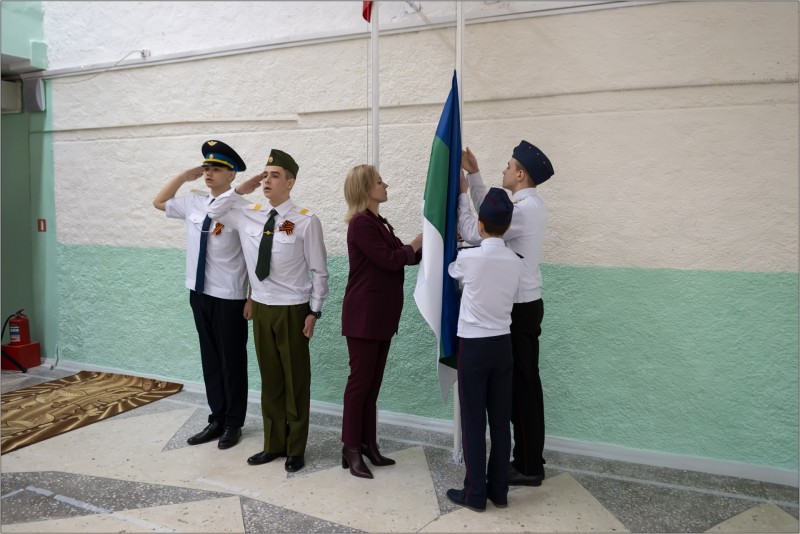 В Коми церемонию поднятия флага введут и в техникумах, и в интернатах