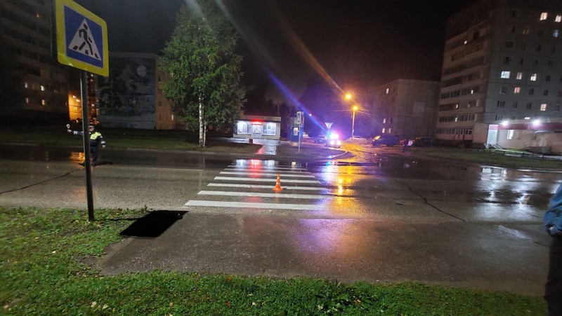 В Сыктывкаре водитель ВАЗа сбил переходящего дорогу по зебре подростка