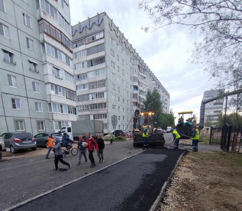 Прокуратура Сыктывкара проконтролировала обустройство тротуаров у школы № 11 по ул. Магистральной

