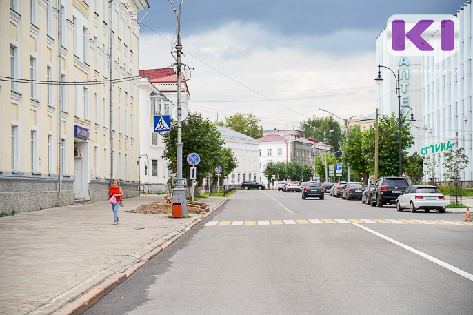 В Сыктывкаре повторно подали заявку на ремонт разбитого тротуара от Стефановской площади до ул.Бабушкина