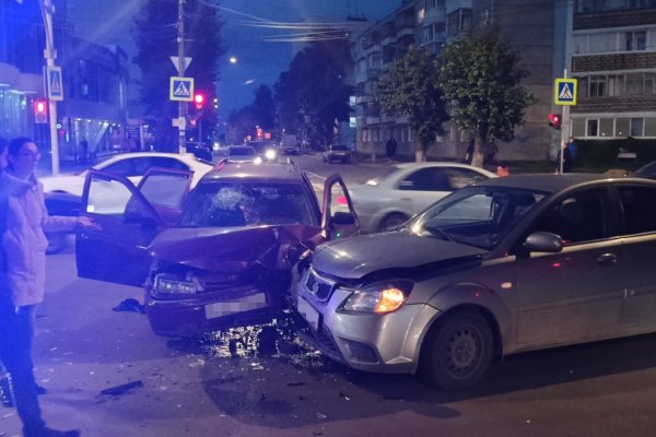 В Сыктывкаре после столкновения с Kia Rio пассажирка ВАЗа попала в больницу