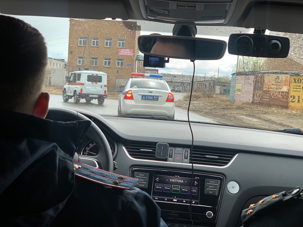 Сотрудники ГИБДД Сыктывкара проверили, готовы ли водители уступить дорогу автомобилям экстренных служб