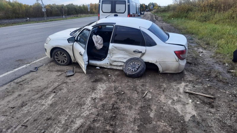 В Эжве водитель ВАЗа не предоставил преимущество на дороге и спровоцировал ДТП