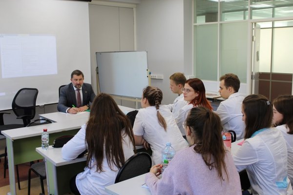 Руководитель Минздрава Коми призвал студентов-медиков оставаться работать в республике