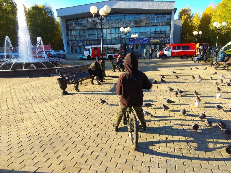 У Театра оперы и балета в Сыктывкаре собрались все экстренные службы города