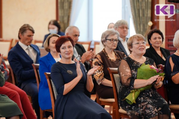 В Коми 28 медалями и благодарственными письмами наградили 28 отличившихся учителей 