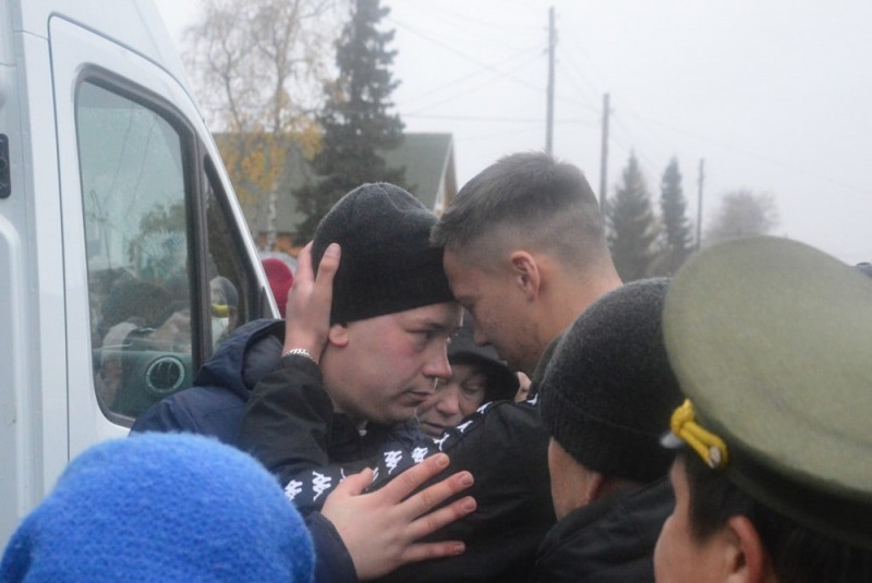 Мобилизованных в Усть-Цилемском районе поддержали односельчане и партийцы "Единой России"
