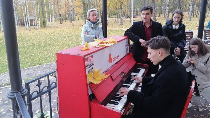 Красное пианино в Кировском парке Сыктывкара превратится в арт-объект