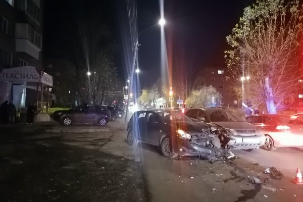 В Сыктывкаре после столкновения с Nissan водитель Lexus получила травмы